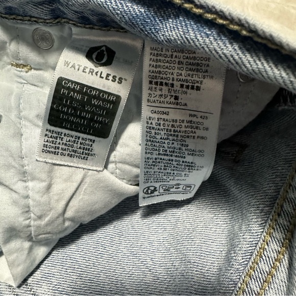 Light wash straight Levi’s jeans - Picture 5 of 6